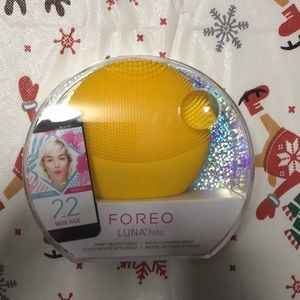 Foreo Luna fofo facial cleansing brush